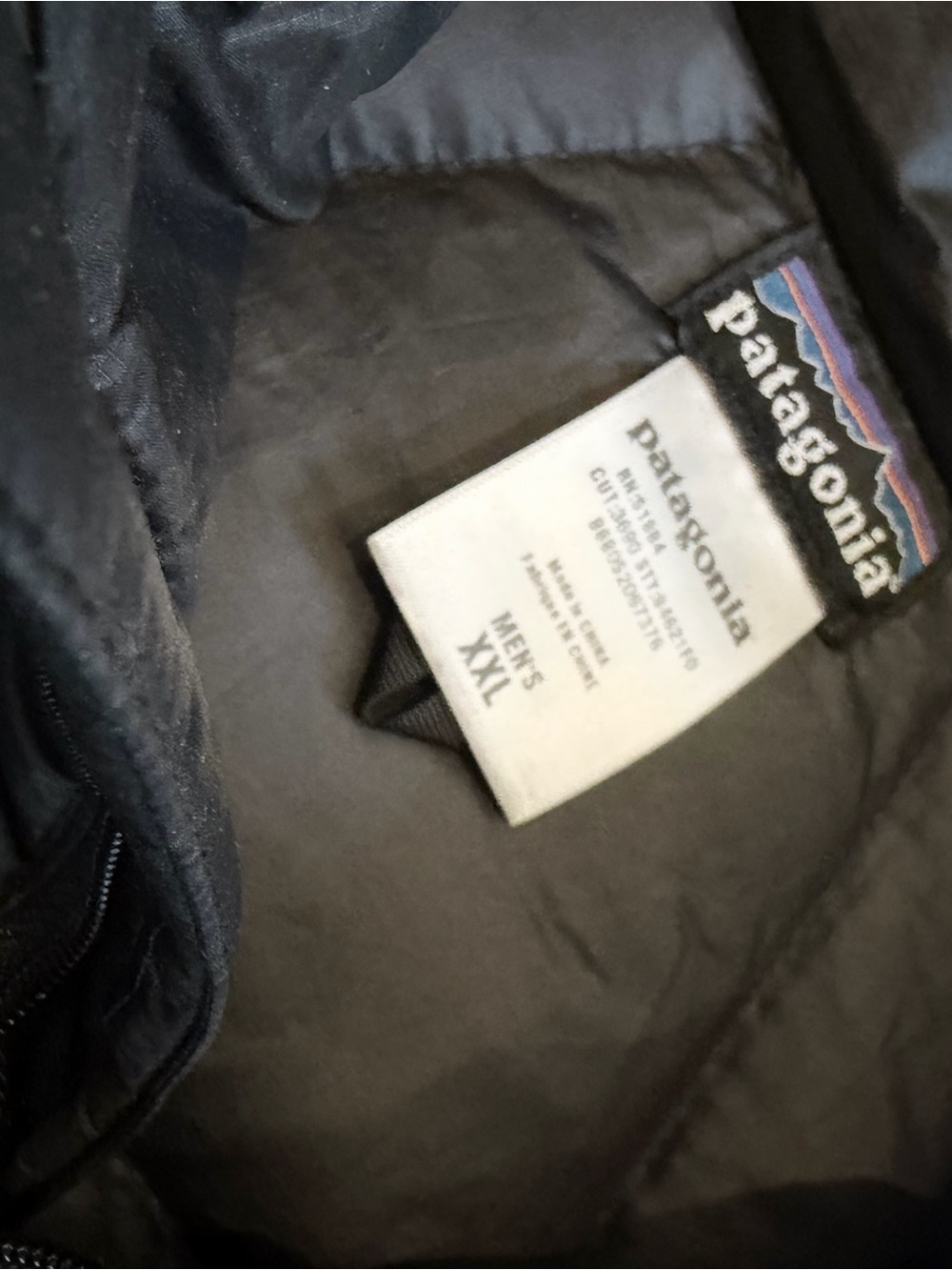 Patagonia Men's Black Quilted Down Vest - Picture 4 of 4
